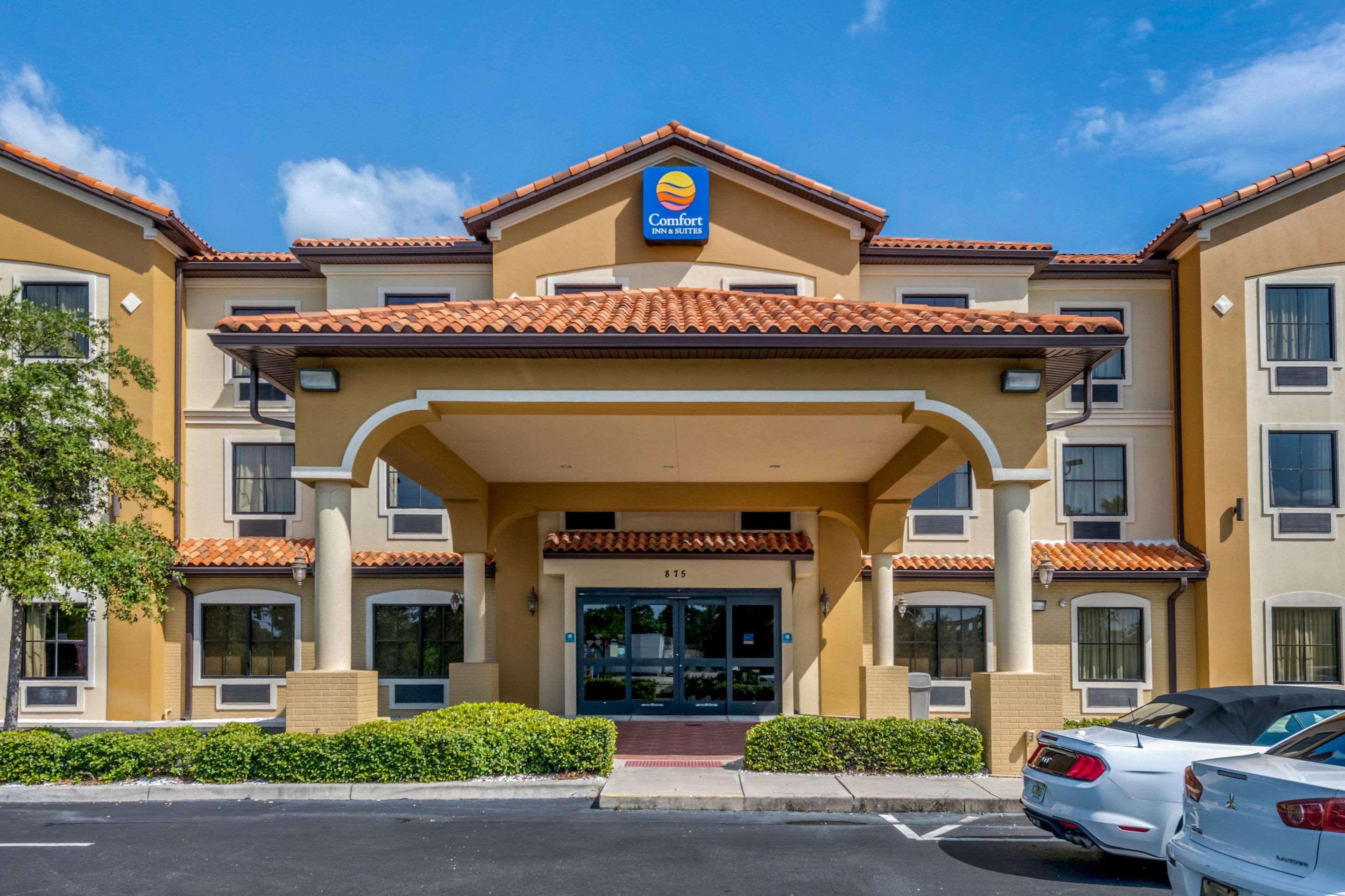 Comfort Inn & Suites Northeast - Gateway St. Petersburg Exterior photo